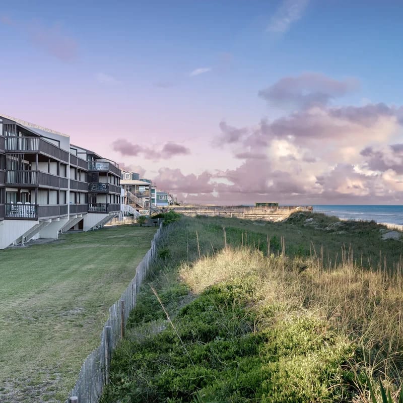 BIG DECK! Tiki Bar! Oceanfront Pool! Elevator!